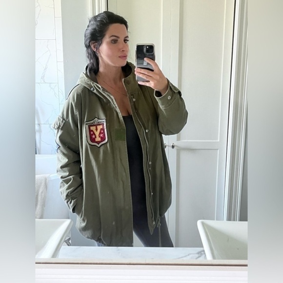 Yves Saint Laurent - Picture 4 of 12